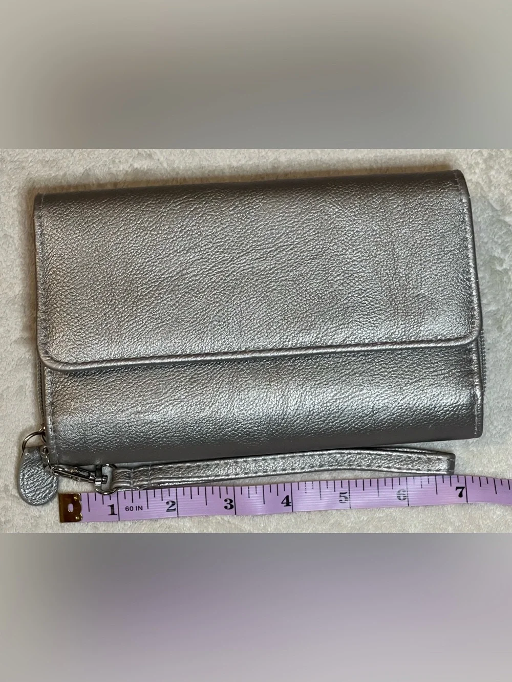 Wallet metallic silver SafeKeeper organizer wristlet wallet 7’x 5 ‘